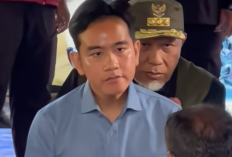 Wapres Gibran Hadapi Medan Ekstrem Naik Motor Trail, Tinjau Langsung Korban Banjir Bandang di Agam, Sumatera Barat