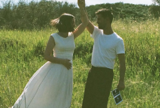 Taylor Lautner Umumkan Kehamilan Istri, Candaan Soal Nama Bayi Curi Perhatian