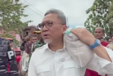 Zulkifli Hasan Banjir Kritik: Aksi Bersihkan Rumah Warga Dipertanyakan, Netizen Minta Kebijakan Nyata, Bukan Sekadar Pencitraan