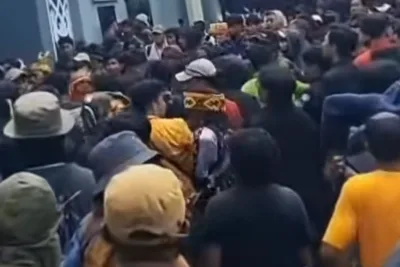 Demo Samarinda Soroti Anggaran Mobil Dinas dan Rumah Jabatan Gubernur Kaltim