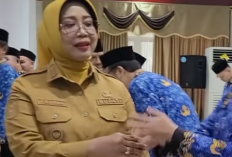 Profil Tampang Erlina Bupati Mempawah yang Tuai Kontroversi Usai Viral Julurkan Lidah ke Massa Demo: Umur, Agama dan Akun Instagram