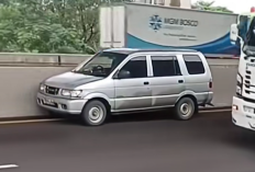 Mobil Panther Melaju Tanpa Kendali di Tol Jakarta-Cikampek, Pengemudi Ditemukan Meninggal Dunia