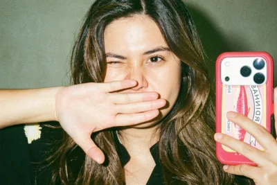 Tren Edit Foto Efek Flash TikTok Bikin Hasil Jepretan Makin Dramatis