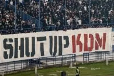 Spanduk ‘Shut Up KDM’ Muncul di Laga Persib vs Arema, Suporter Soroti Campur Tangan