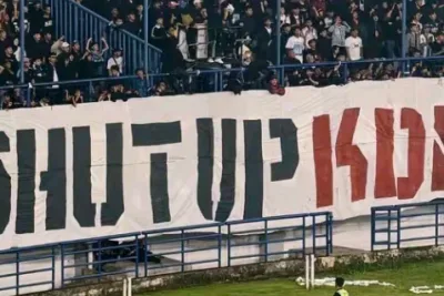Spanduk Shut Up KDM Muncul di Laga Persib vs Arema FC, Ini Sorotan di Baliknya