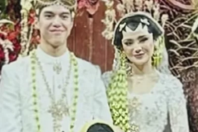 El Rumi Serahkan Mahar 2.026 Poundsterling dalam Pernikahan dengan Syifa Hadju