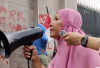 Siapa Bu Ana? Emak-Emak Berhijab Pink yang Viral Hadang Polisi saat Demo, Ternyata Hina Prabowo Hingga Minta Anies Baswedan Gantikan jadi Presiden